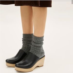 Everlane The Clog. Black leather/wood. Size 9.